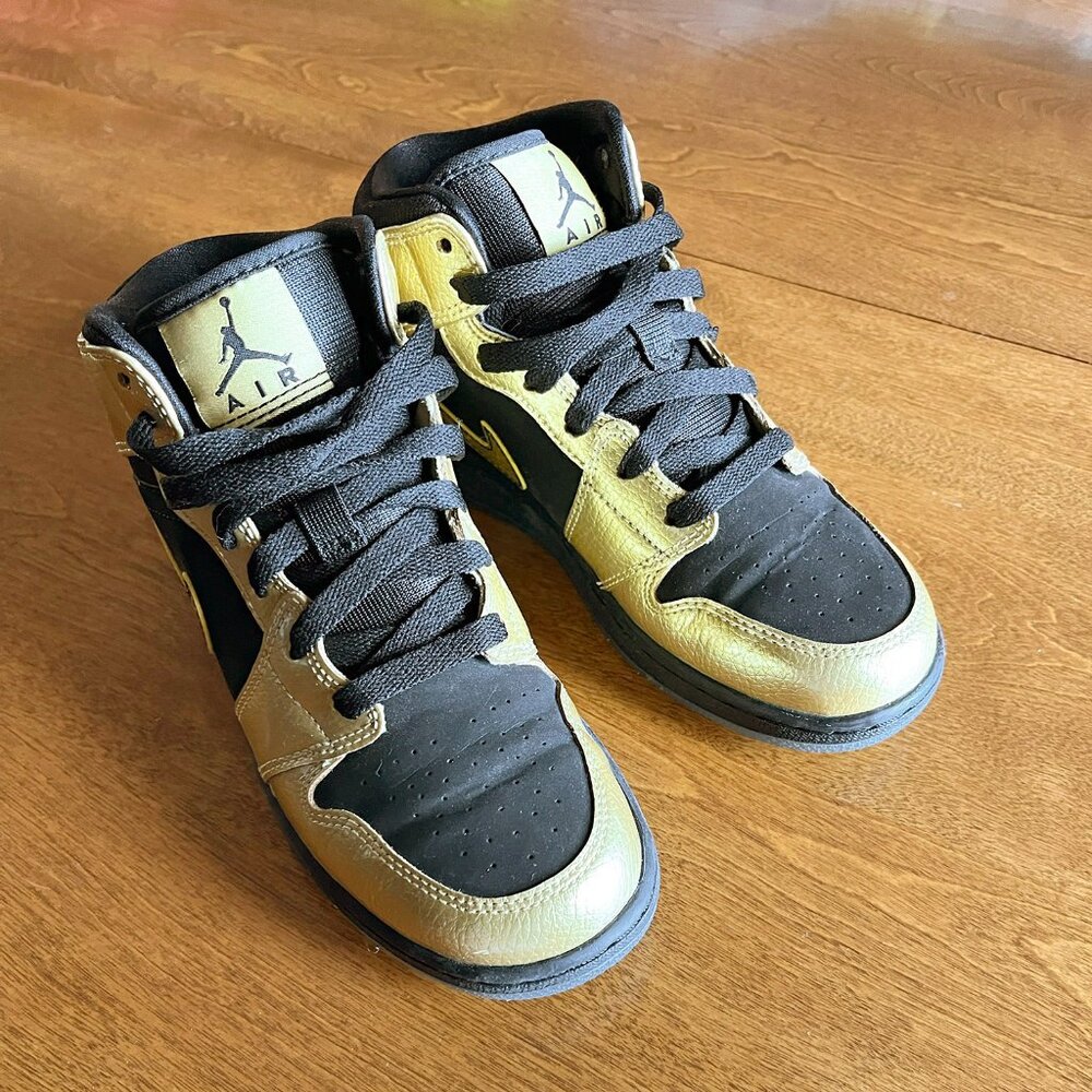 Nike Air Jordan 1 Mid gold sneakers 3Y